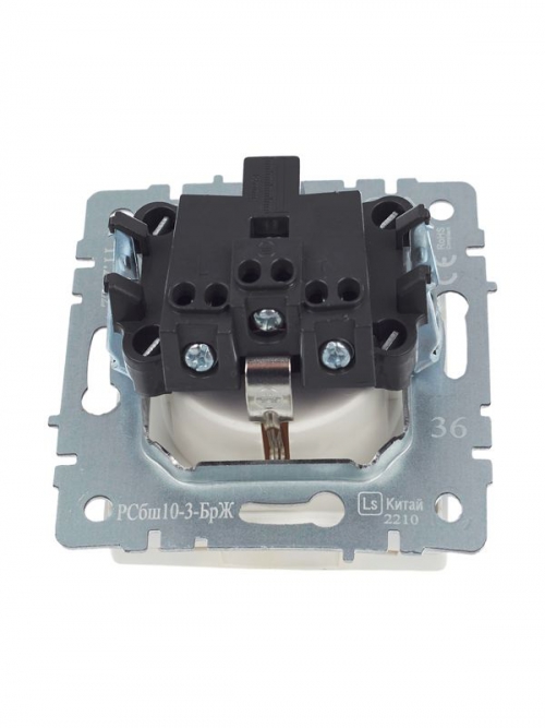 Розетка BRITE РСбш10-3-БрЖ 16А IP20 с заземл. защ. шторки с крышкой жемчуж. IEK BR-R16-16-K36 BR-R16-16-K36
