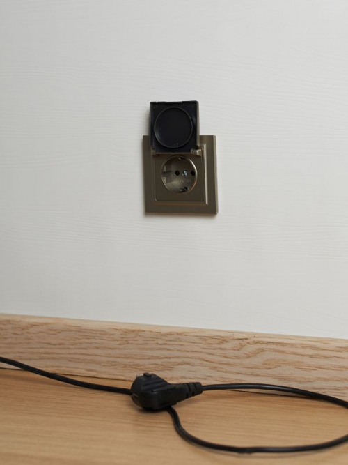 Розетка BRITE РСбш10-3-БрШ 16А IP20 с заземл. защ. шторки с крышкой шампань IEK BR-R16-16-K37 BR-R16-16-K37