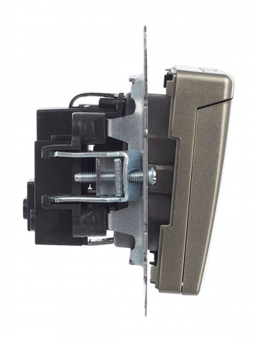 Розетка BRITE РСбш10-3-БрШ 16А IP20 с заземл. защ. шторки с крышкой шампань IEK BR-R16-16-K37 BR-R16-16-K37