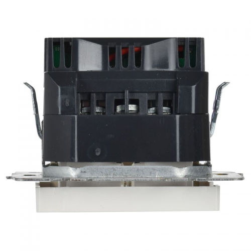 Розетка BRITE РЮш10-1-БрБ 16А с USB A+A 2.1А с заземл. защ. шторки бел. IEK BR-R14-16-U21-D21-K01 BR-R14-16-U21-D21-K01