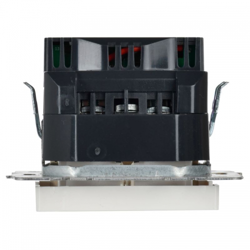 Розетка BRITE РЮш11-1-БрБ 16А с USB A+C 18Вт с заземл. защ. шторки бел. IEK BR-R14-16-U22-018-K01 BR-R14-16-U22-018-K01