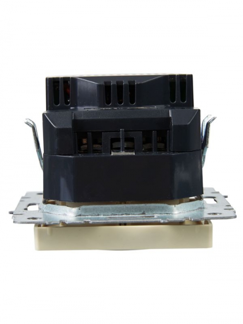 Розетка BRITE РЮш10-2-БрКр 16А с USB A+A 3.1А с заземл. защ. шторки беж. IEK BR-R14-16-U21-D31-K10 BR-R14-16-U21-D31-K10