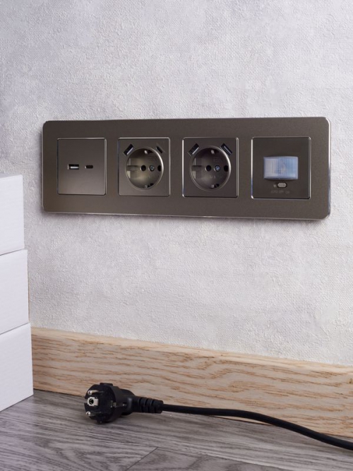 Розетка BRITE РЮш11-1-БрШ 16А с USB A+C 18Вт с заземл. защ. шторки шампань IEK BR-R14-16-U22-018-K37 BR-R14-16-U22-018-K37