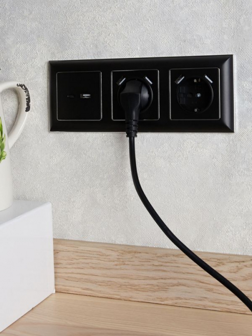 Розетка BRITE USB A+C 18Вт РЮ11-1-БрЧ черн. IEK BR-U22-018-K02 BR-U22-018-K02