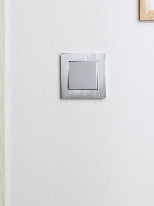 Рамка 1-м BRITE РУ-1-1-БрА металл алюм. IEK BR-M12-M-K47 BR-M12-M-K47