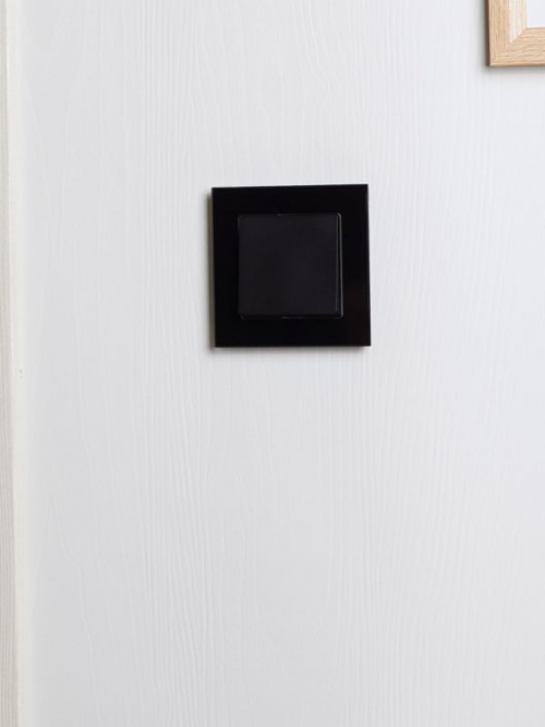 Рамка 1-м BRITE РУ-1-2-БрЧ стекло черн. IEK BR-M12-G-K02 BR-M12-G-K02