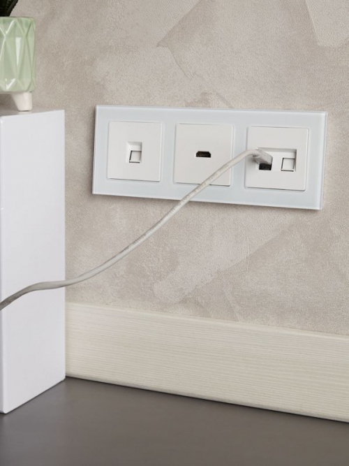 Рамка 3-м BRITE РУ-3-2-БрБ стекло бел. IEK BR-M32-G-K01 BR-M32-G-K01