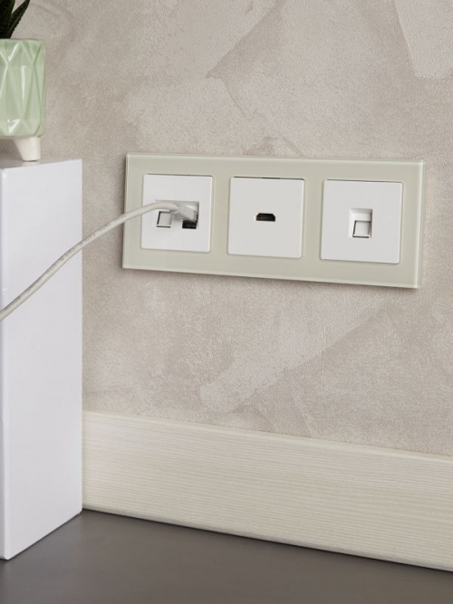 Рамка 3-м BRITE РУ-3-2-БрВа стекло ванильн. IEK BR-M32-G-K10 BR-M32-G-K10