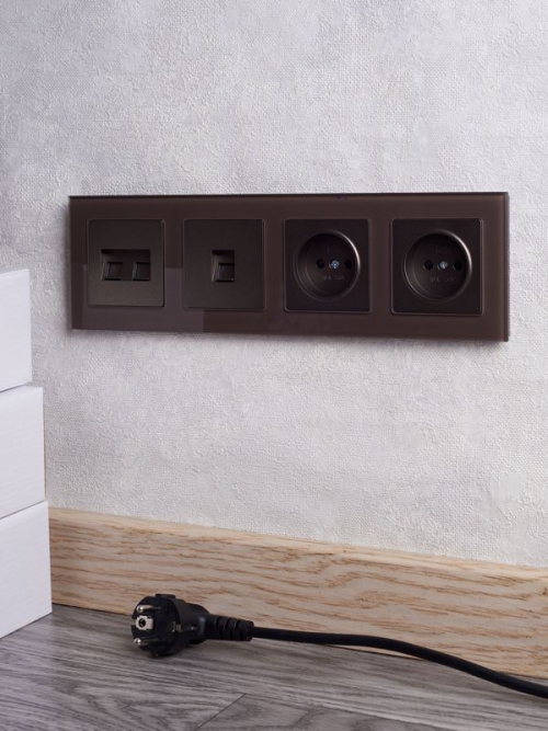 Рамка 4-м BRITE РУ-4-2-БрТБ стекло темн. бронза IEK BR-M42-G-K45 BR-M42-G-K45