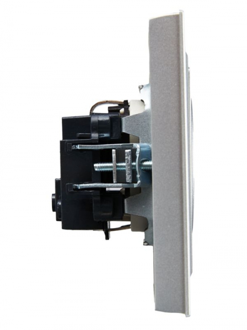 Розетка СП BRITE РСР14-1-0-БрА 16А в сборе с заземл. защ. шторки алюм. IEK BR-R14-16-K47-F BR-R14-16-K47-F