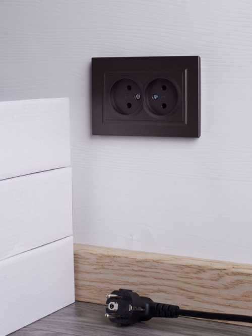 Розетка 2-м СП BRITE РС12-2-БрТБ 10А в сборе без заземл. без защ. шторок бр. IEK BR-R20-10-K45-F BR-R20-10-K45-F