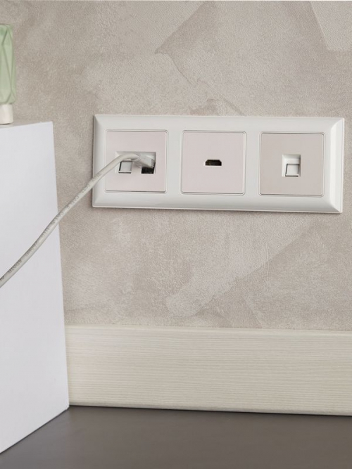 Рамка 3-м BRITE РУ-3-Бр бел./бел. IEK BR-M32-12-K01 BR-M32-12-K01