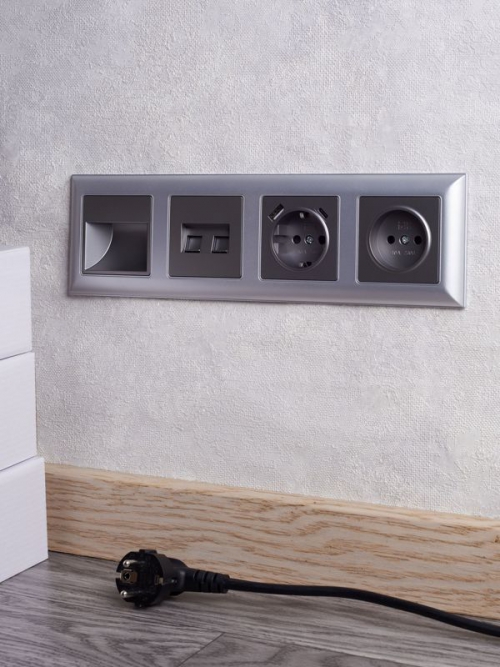 Рамка 4-м BRITE РУ-4-Бр алюм./алюм. IEK BR-M42-12-K47 BR-M42-12-K47