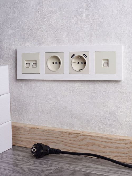 Рамка 4-м BRITE РУ-4-Бр бел. рифленый IEK BR-M42-51-K01 BR-M42-51-K01