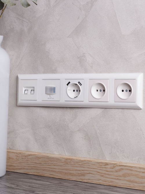 Рамка 5-м BRITE РУ-5-Бр бел./бел. IEK BR-M52-12-K01 BR-M52-12-K01