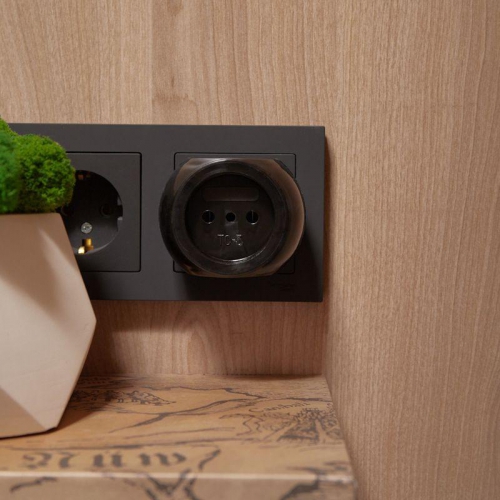 Разветвитель 3-м 6А IP20 Шар 220В черн. Rexant 11-1063-1 11-1063-1