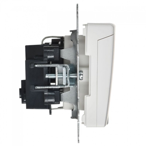 Розетка BRITE РСбш10-3-БрАБ 16А IP20 с заземл. защ. шторки с крышкой механизм арктич. бел. IEK BR-R16-16-K91 BR-R16-16-K91