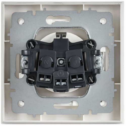 Розетка BRITE РСР14-1-0-БрАБ 16А в сборе с заземл. защ. шторки арктич. бел. IEK BR-R14-16-K91-F BR-R14-16-K91-F