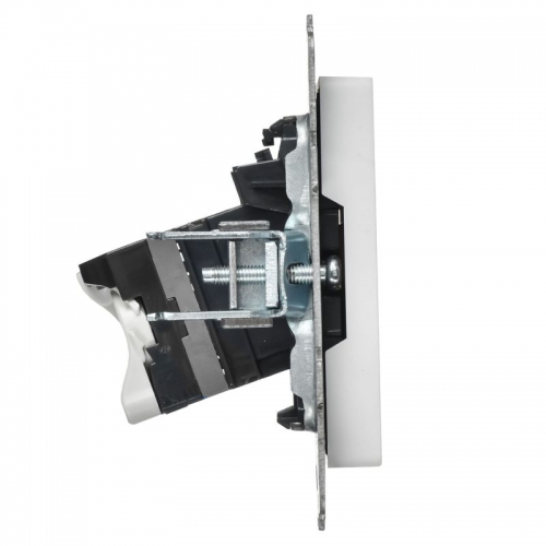 Розетка компьютерная СП BRITE РК11-БрАБ RJ45 кат.6 механизм арктич. бел. IEK BR-K10-2-K91 BR-K10-2-K91