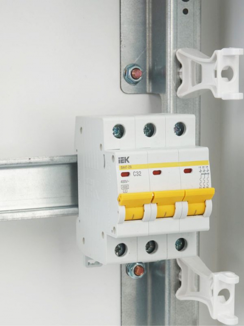 Выключатель автоматический модульный 3п C 32А 4.5кА ВА47-29 ИЭК MVA20-3-032-C MVA20-3-032-C