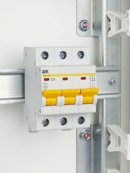 Выключатель автоматический модульный 3п C 25А 4.5кА ВА47-29 ИЭК MVA20-3-025-C MVA20-3-025-C