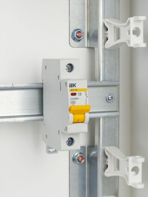 Выключатель автоматический модульный 1п C 6А 4.5кА ВА47-29 ИЭК MVA20-1-006-C MVA20-1-006-C