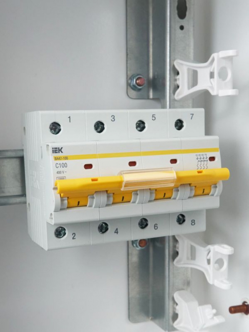 Выключатель автоматический модульный 4п C 100А 10кА ВА47-100 ИЭК MVA40-4-100-C MVA40-4-100-C