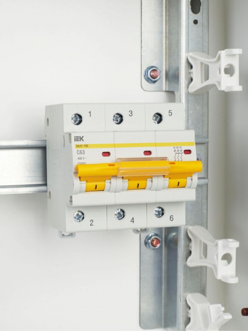 Выключатель автоматический модульный 3п C 63А 10кА ВА47-100 ИЭК MVA40-3-063-C MVA40-3-063-C