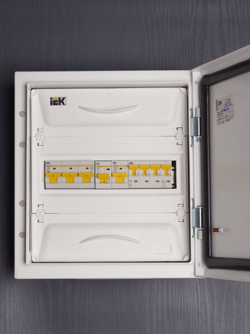 Выключатель автоматический модульный 1п C 80А 10кА ВА47-100 ИЭК MVA40-1-080-C MVA40-1-080-C