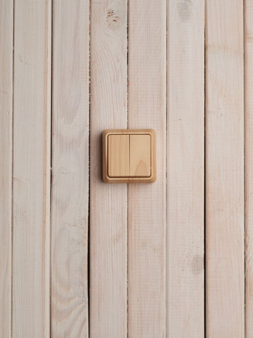 Выключатель 2-кл. ОП ОКТАВА 10А IP20 откр. уст. сосна ИЭК EVO20-K03-10-DC EVO20-K03-10-DC