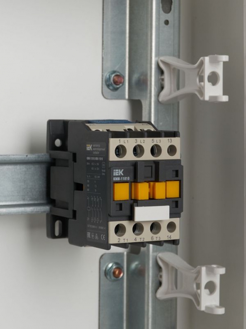 Контактор КМИ-11810 18А 220В 1НО IEK KKM11-018-230-10 KKM11-018-230-10