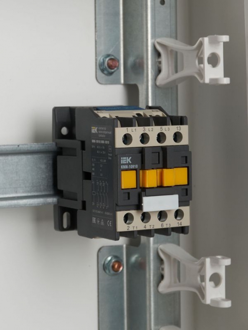 Контактор КМИ-10910 9А 220В IEK KKM11-009-230-10 KKM11-009-230-10