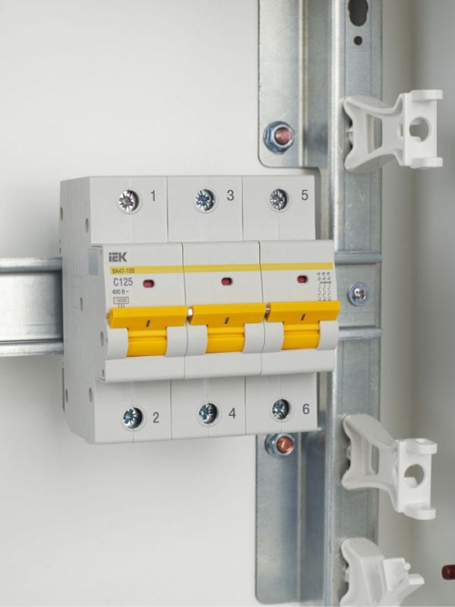 Выключатель автоматический модульный 3п C 125А 15кА ВА47-150 IEK MVA50-3-125-C MVA50-3-125-C