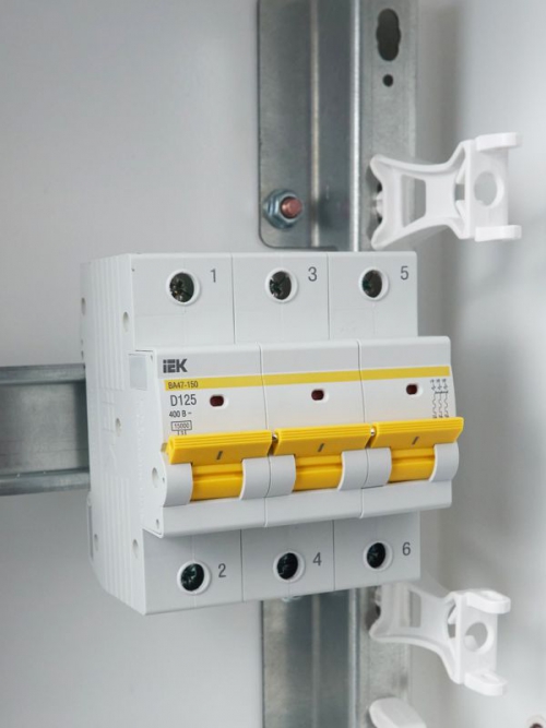 Выключатель автоматический модульный 3п D 125А 15кА ВА47-150 IEK MVA50-3-125-D MVA50-3-125-D
