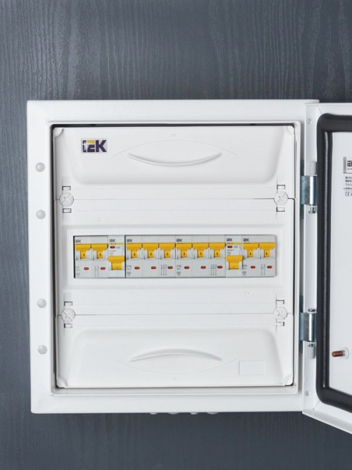 Выключатель автоматический модульный 3п C 16А 6кА ВА47-60M IEK MVA31-3-016-C MVA31-3-016-C
