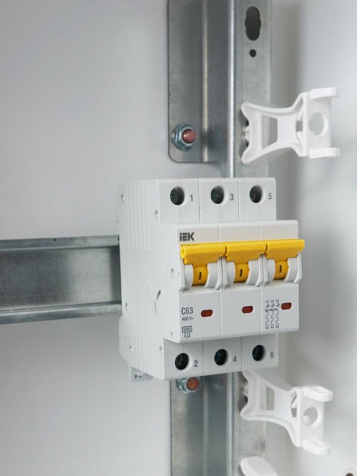 Выключатель автоматический модульный 3п C 63А 6кА ВА47-60M IEK MVA31-3-063-C MVA31-3-063-C