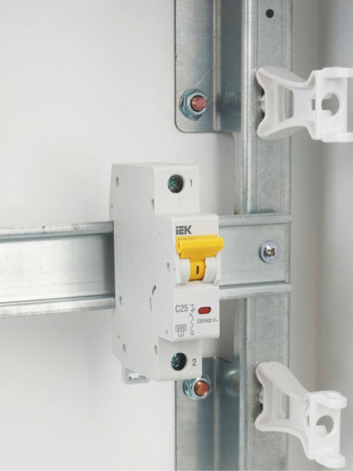 Выключатель автоматический модульный 1п C 25А 6кА ВА47-60M IEK MVA31-1-025-C MVA31-1-025-C