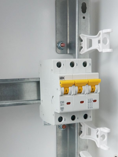Выключатель автоматический модульный 3п C 50А 6кА ВА47-60M IEK MVA31-3-050-C MVA31-3-050-C