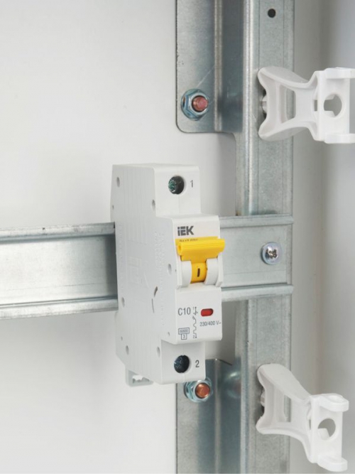 Выключатель автоматический модульный 1п C 10А 6кА ВА47-60M IEK MVA31-1-010-C MVA31-1-010-C