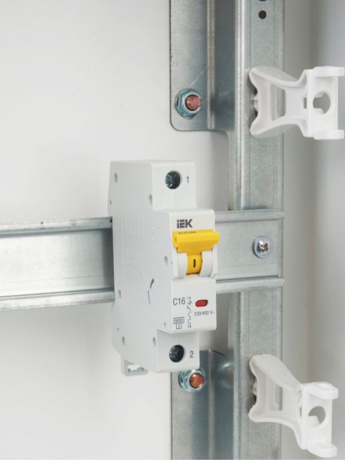 Выключатель автоматический модульный 1п C 16А 6кА ВА47-60M IEK MVA31-1-016-C MVA31-1-016-C