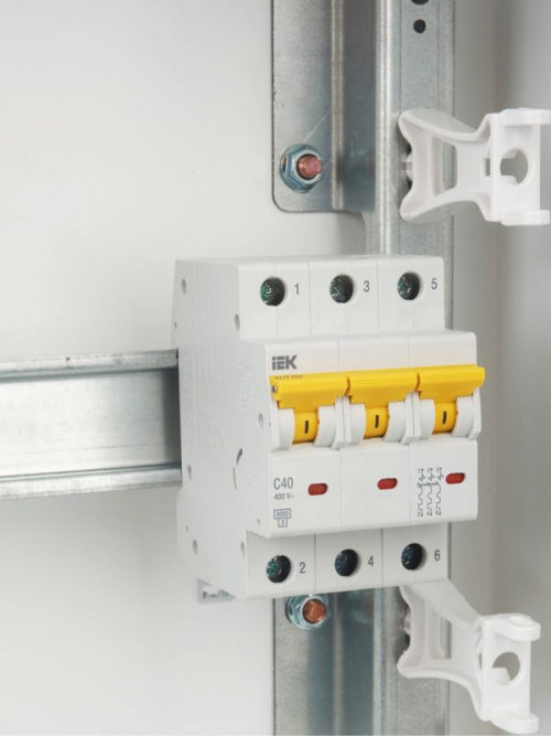 Выключатель автоматический модульный 3п C 40А 6кА ВА47-60M IEK MVA31-3-040-C MVA31-3-040-C