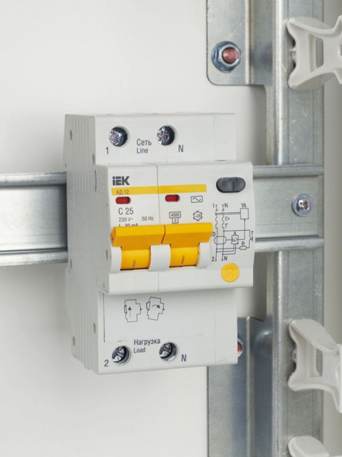 Выключатель авт. дифф. тока 2п C 25А 30мА тип AC 4.5кА АД-12 3.5мод. IEK MAD10-2-025-C-030 MAD10-2-025-C-030