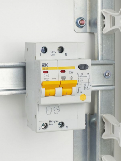 Выключатель авт. дифф. тока 2п C 40А 30мА тип AC 4.5кА АД-12 3.5мод. IEK MAD10-2-040-C-030 MAD10-2-040-C-030