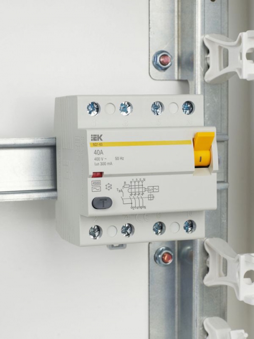 Выключатель дифф. тока (УЗО) 4п 40А 300мА тип AC ВД1-63 IEK MDV10-4-040-300 MDV10-4-040-300