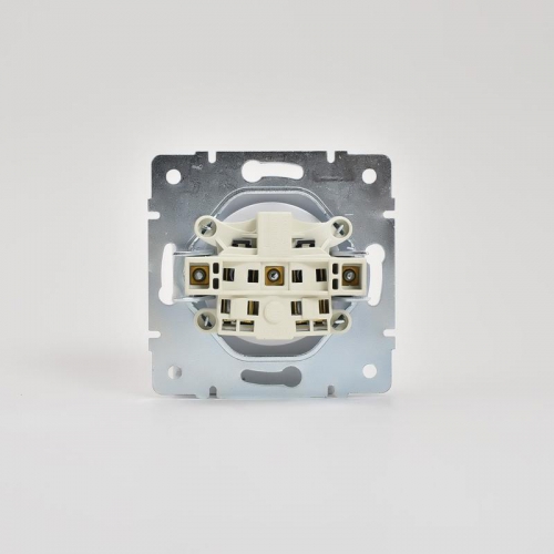 Механизм розетки 1-м СП Karina 16А IP20 без заземл. термопласт бел. LEZARD 707-0288-121B 707-0288-121B