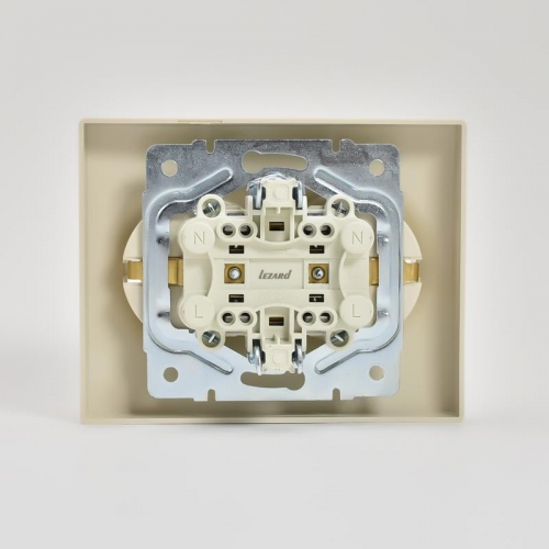 Розетка 2-м СП Karina с заземл. термопласт крем. LEZARD 707-0300-127B 707-0300-127B