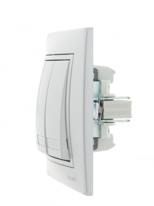 Выключатель 3-кл. СП Mira 10А IP20 со вставкой сер. метал. LEZARD 701-1010-109 701-1010-109