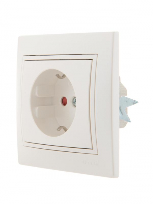 Розетка 1-м СП Mira 16А IP20 с заземл. защ. шторки со вставкой керамика жемчуж./бел. перламутр. LEZARD 701-3030-124 701-3030-124