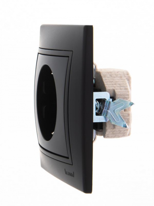 Розетка 1-м СП Mira с заземл. керамика черн. бархат LEZARD 701-4242-122 701-4242-122