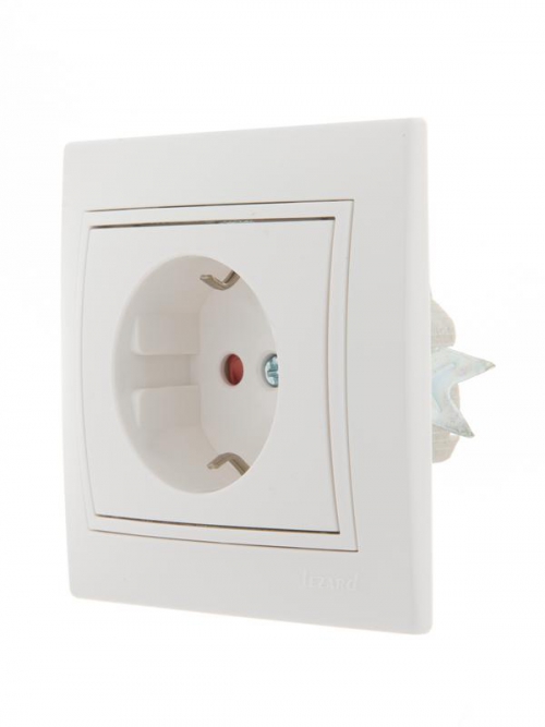 Розетка 1-м СП Mira 16А IP20 с заземл. защ. шторки с бел. вставкой керамика бел. LEZARD 701-0202-124 701-0202-124